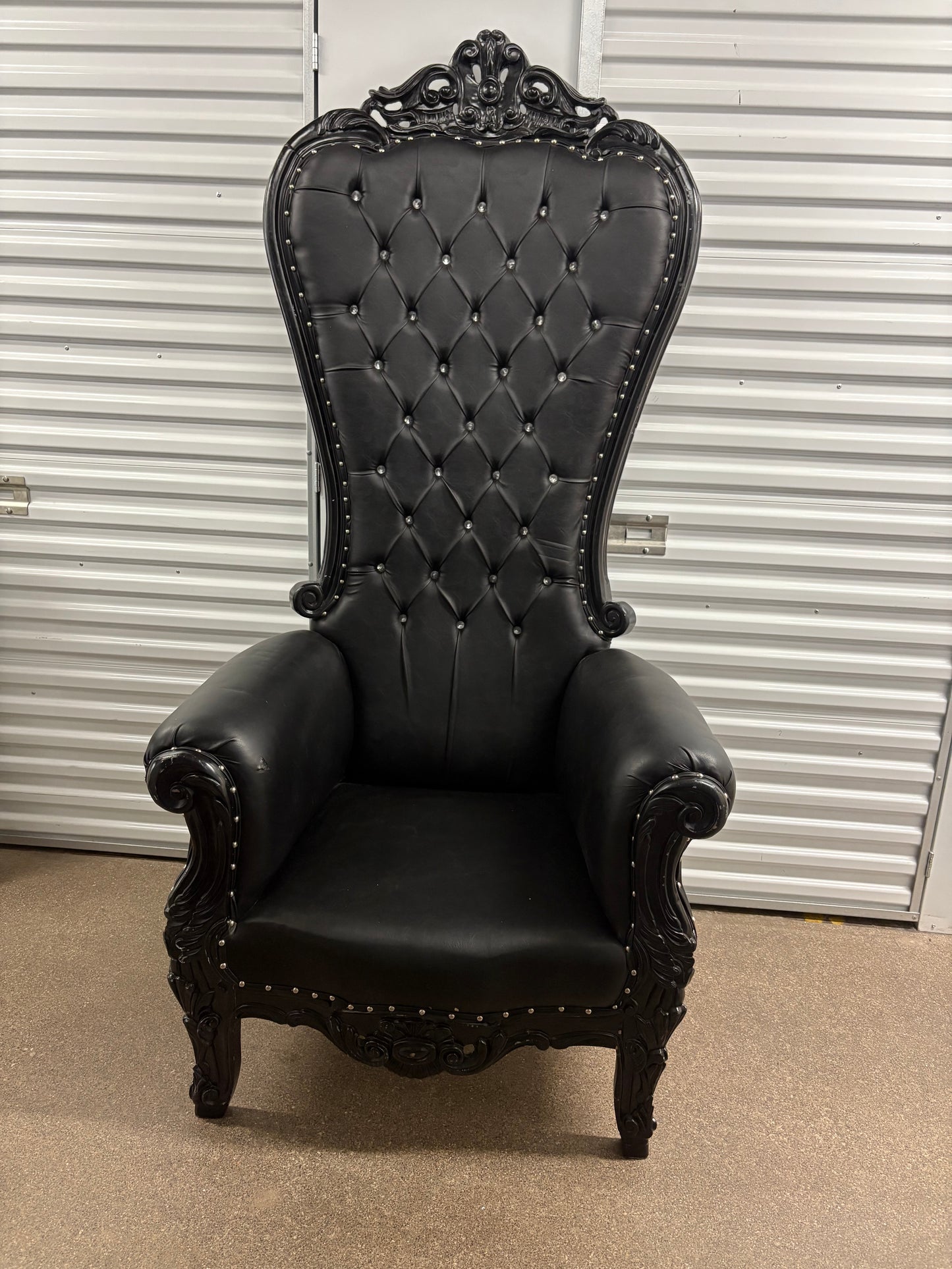 Throne chair