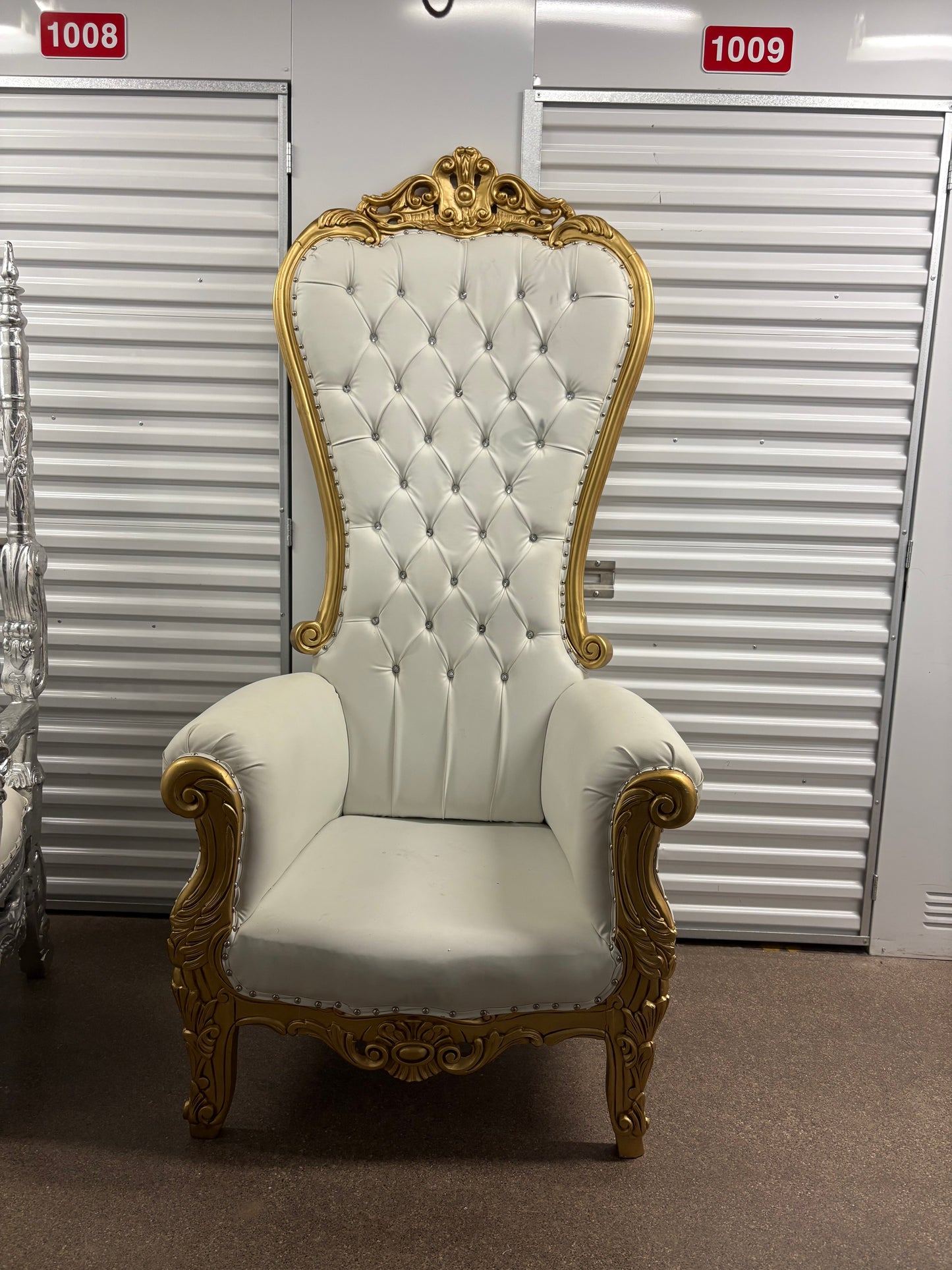 Throne chair